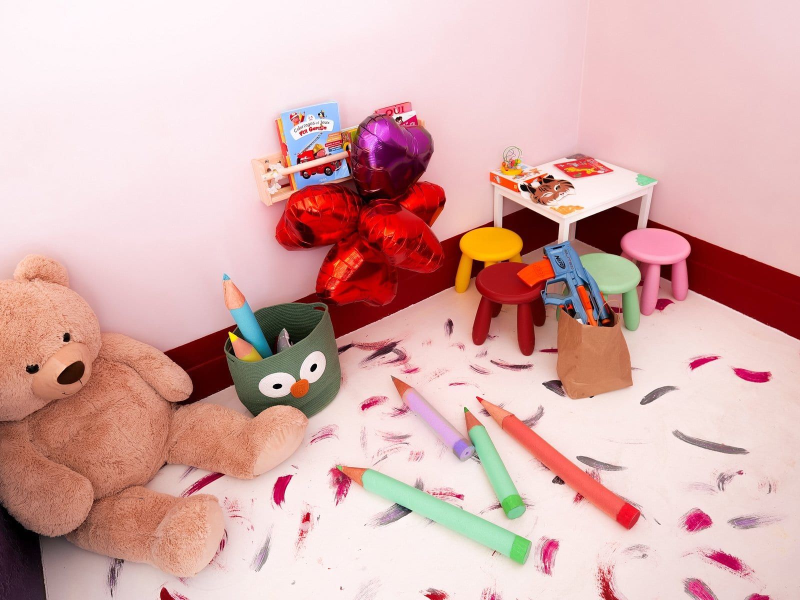 Le coin enfants de PEACH : peluches, jeux et crayons