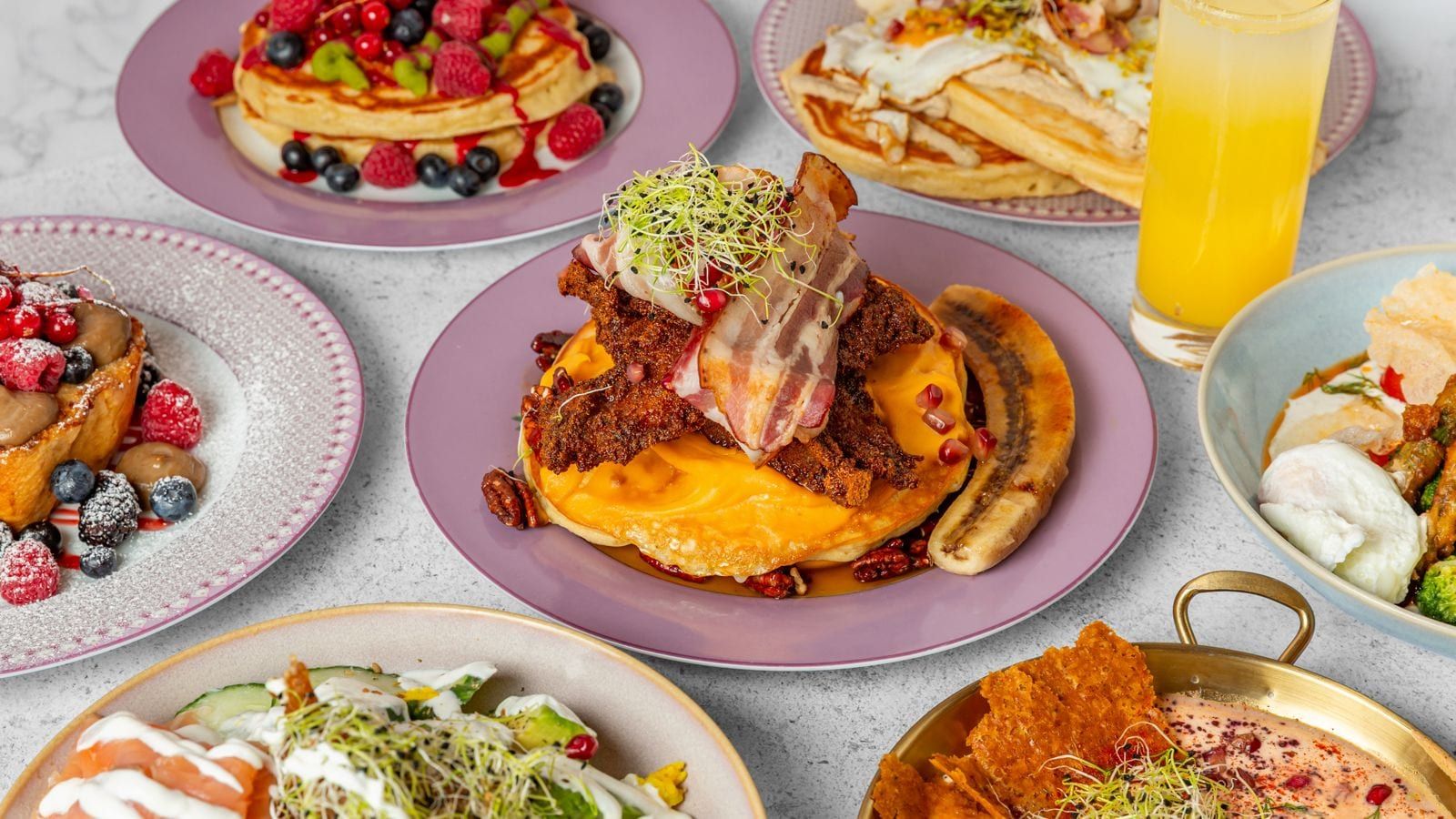 Buffet de brunch dressé pour un groupe chez PEACH Strasbourg